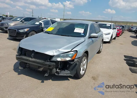 2014 Volkswagen Passat 1.8T Wolfsburg Edition z USA, uszkodzony, nr VIN 1VWAS7A35EC050329